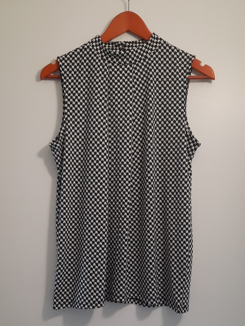Banana Republic Black and White Sleeveless Mock Neck Top